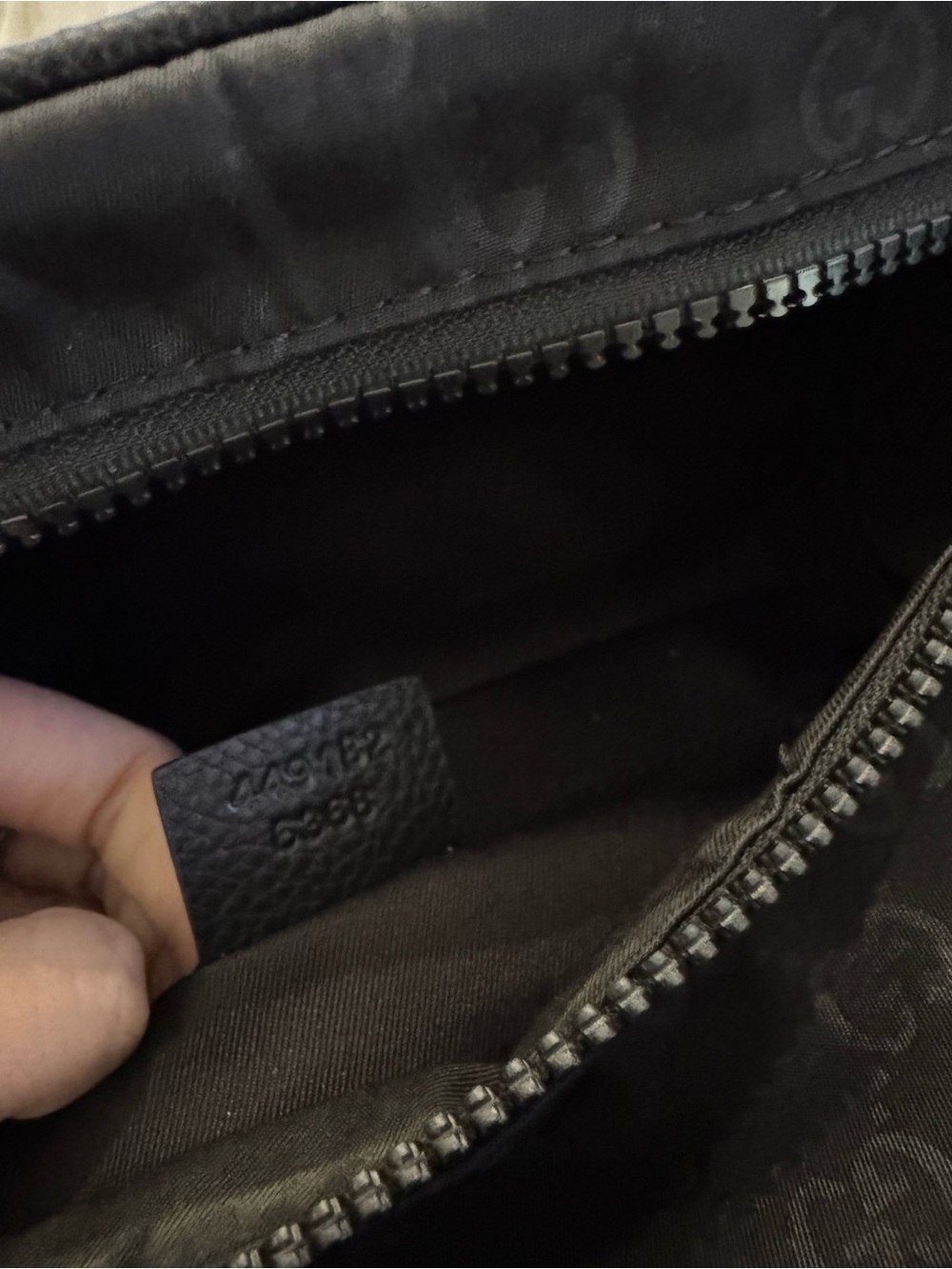 Gucci Black Crossbody Shoulder Bag with Adjustable Strap - Picture 5 of 8